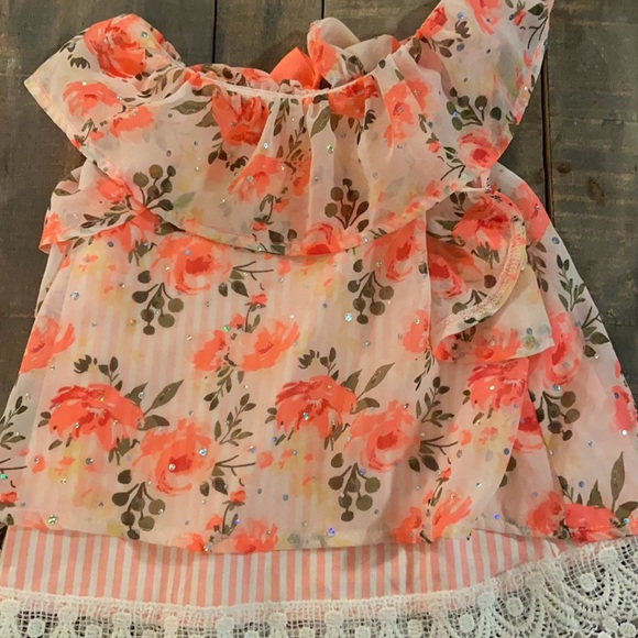 Two blouses - Picture 2 of 3